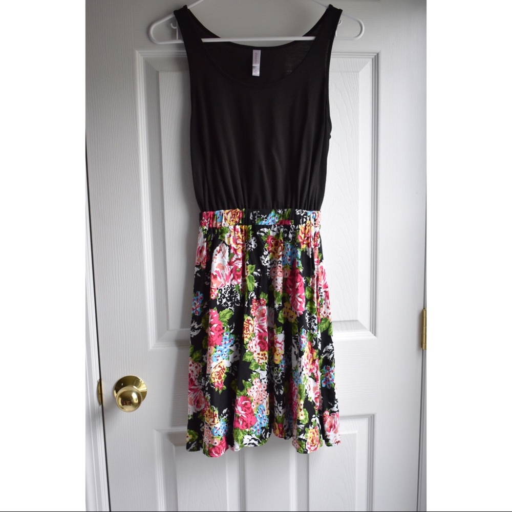 CLEARANCE❗Xhilaration Floral Casual Dress - S